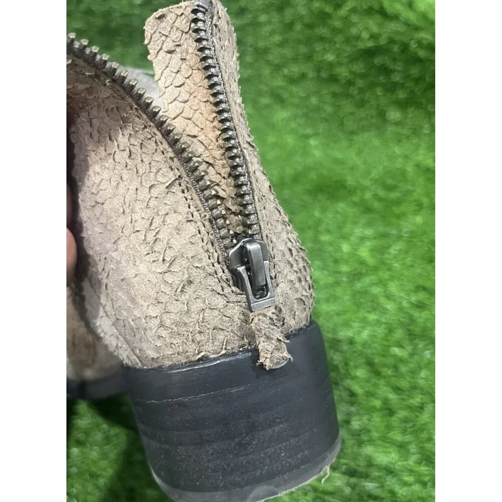 Eileen Fisher TUCK2-LT Embossed Leather Graphite Colored Booties Sz 7.5